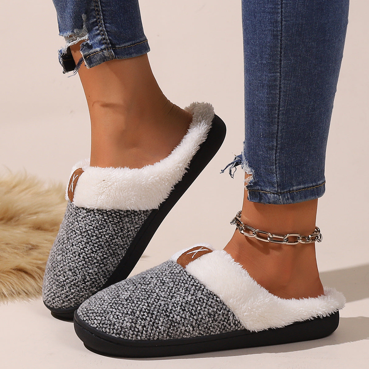 Warm plush slippers for men and women with stylish gray design and soft furry lining.