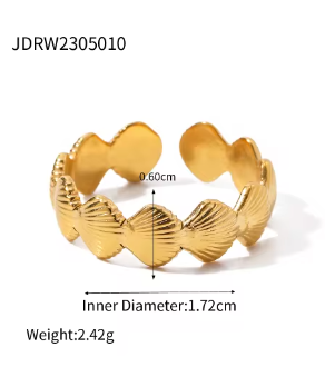 Stainless steel 18k gold stainless steel ring featuring a twisted link design, with a 1.72 cm inner diameter and 2.42g weight.